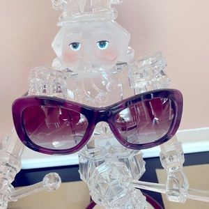 Gorgeous Burberry sunglasses 😎